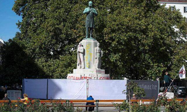 AUSTRIA-VANDALISM-ANTISEMITISM-PROTEST