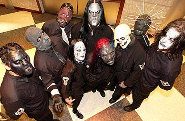 Die Band hat jedenfalls eine starke Verbindung zu Iowa: Die Slipknot-Mitbegründer, der Schlagzeuger Joey Jordison und der Percussionist Shawn Crahan, wurden in dem Bundesstaat geboren. Gray selbst stammt aus Los Angeles.