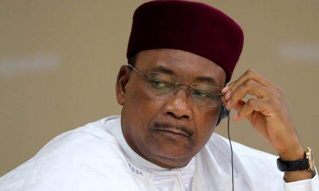 Ein Überfall hatte sich am Samstag nahe der Grenze zu Mali in den Dörfern Tchombangou und Zaroumdareye ereignet, im Bild Nigers Präsident Mahamadou Issoufou 