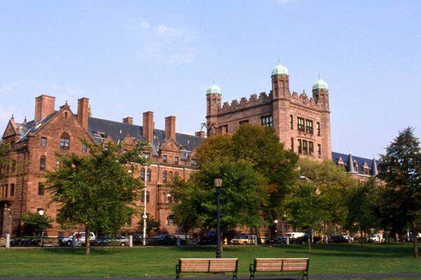 Die Yale University im US-Bundesstaat Connecticut liegt gleichauf. Beeindruckend: 49 Nobelpreisträger haben in Yale studiert, gelehrt oder gearbeitet. Zu den Absolventen der Universität zählen fünf US-Präsidenten, 19 Richter des Obersten Gerichtshofs der USA und diverse ausländische Staatsoberhäupter.