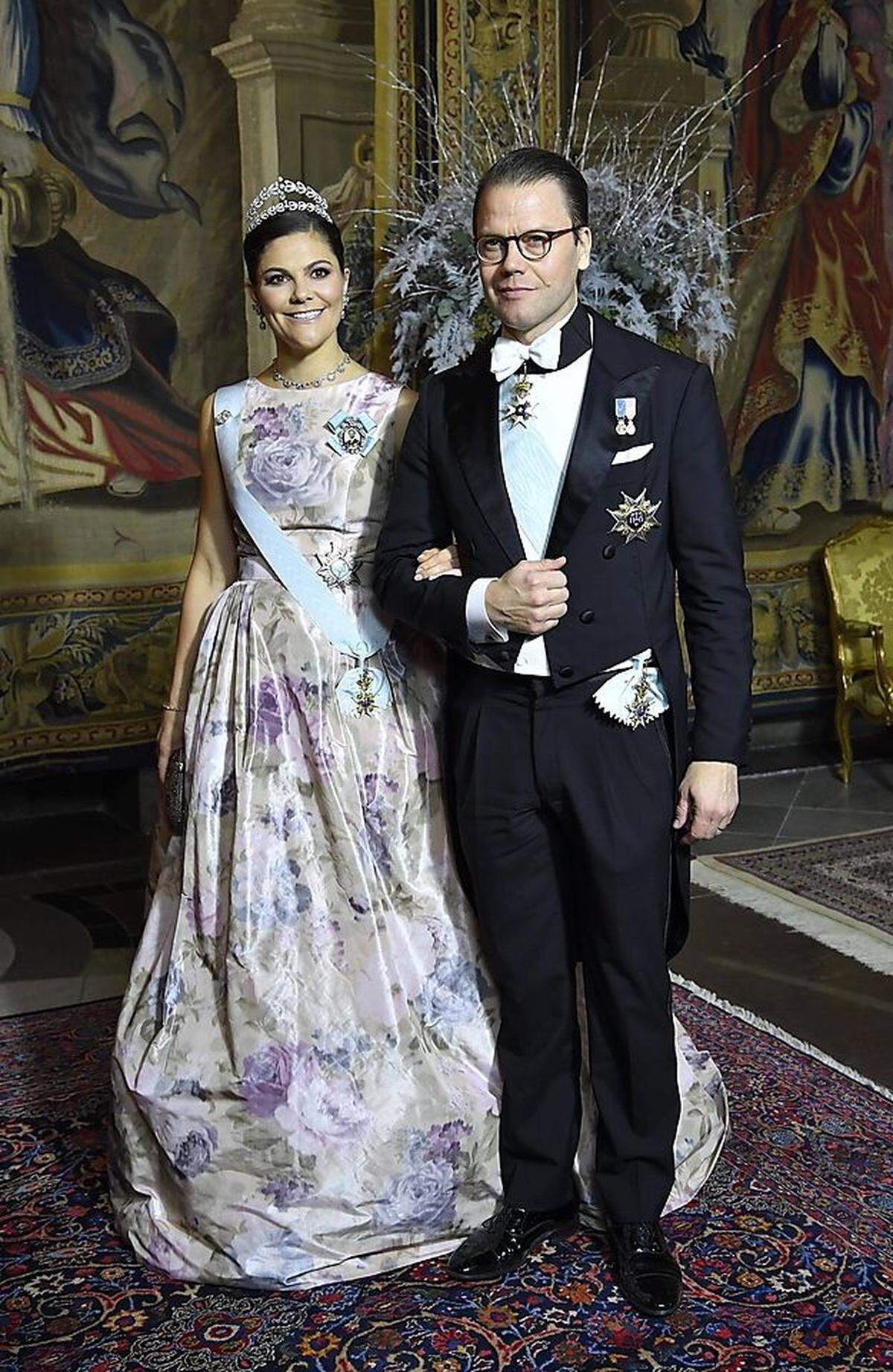 So werden dem Herzogspaar während des Aufenthalts in Schweden Kronprinzessin Victoria und deren Ehemann Prinz Daniel nicht von der Seite weichen. Ein Austausch der künftigen Monarchen, quasi.
