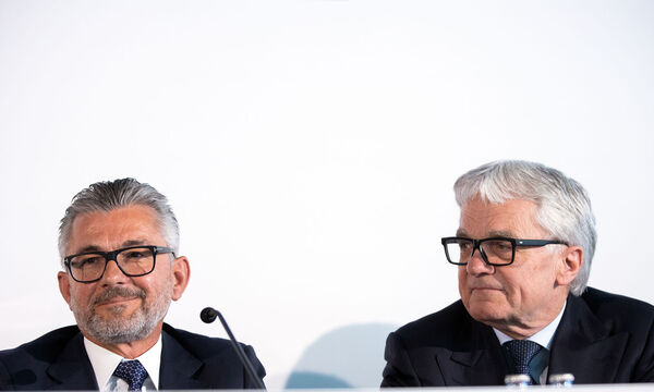 Voestalpine-Konzernchef Wolfgang Eder (re) übergibt heute an seinen Nachfolger Herbert Eibensteiner 