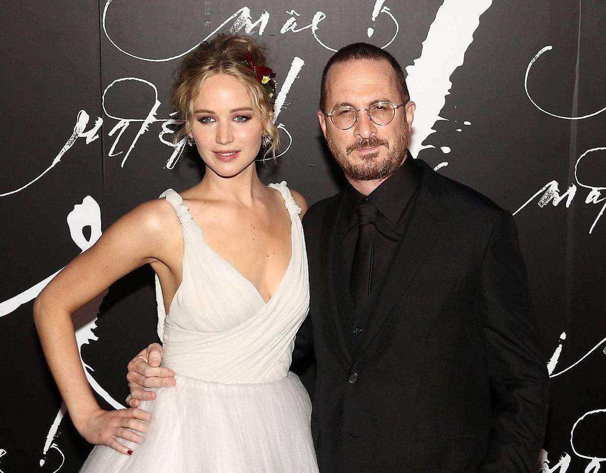 Kein Paar mehr sind diese beiden Hollywood-Granden: Schauspielerin Jennifer Lawrence ("American Hustle") und Regisseur Darren Aronofsky ("Black Swan") trennten sich Berichten zufolge schon im Oktober. Öffentlich wurde das Beziehungs-Aus einen Monat später. Die beiden US-Amerikaner sollen über ein Jahr lang ein Paar gewesen sein.