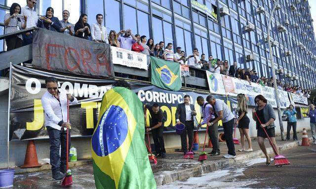 Proteste gegen die Korruptionsaffäre um den brasilianischen Ölkonzern Petrobras