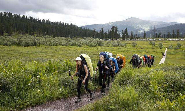 Russland hat nicht nur gefühlt endlose Weiten zu bieten. Im Süden Sibiriens etwa kann man im Ergaki-Naturpark auch Berge besteigen. 