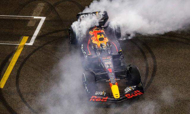 Formula 1 2022: Abu Dhabi GP YAS MARINA CIRCUIT, UNITED ARAB EMIRATES - NOVEMBER 20: Max Verstappen, Red Bull Racing RB