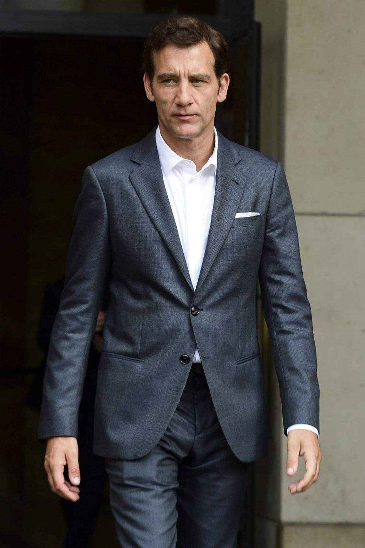 Der Hollywoodstar Clive Owen ließ es sich nicht nehmen, die neuesten Entwürfe von Armani Privé in Paris anzusehen.