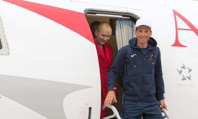 Stefan Denifl am Innsbrucker Flughafen.