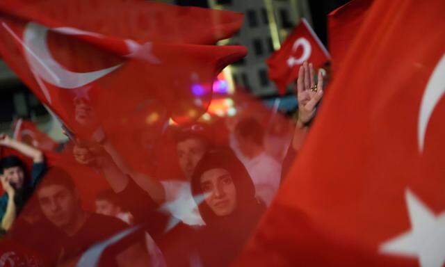 TOPSHOT-TURKEY-POLITICS-COUP-DEMO