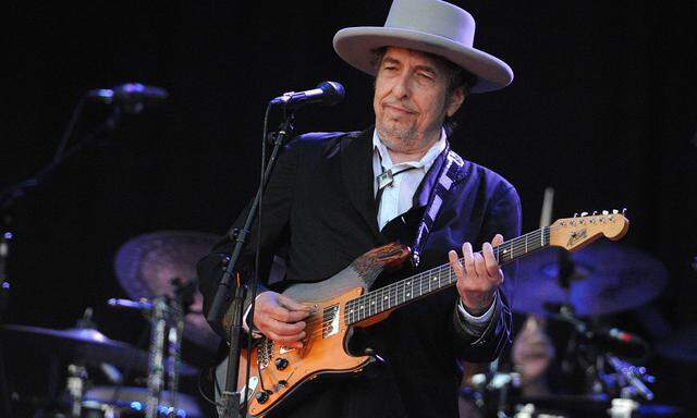 FILES-US-ENTERTAINMENT-MUSIC-ASSAULT-BOBDYLAN