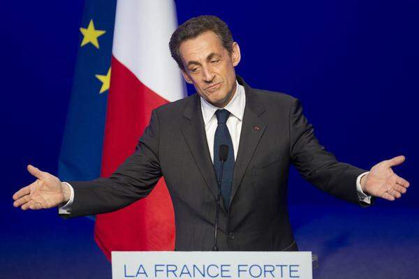 Sarkozy erklärte unter "Merci! Merci!" und "Nicolas! Nicolas"-Rufen, dass das gemeinsame "Heimatland Frankreich" und die "Größe Frankreichs" nun wichtiger als alles andere sein müsse.
