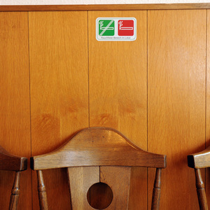 500 Euro Strafe sollte der Betreiber einer Bar in Wien zahlen, weil laut Magistrat am Eingang kein Hinweis angebracht war, dass es sich um ein Raucherlokal handelte.