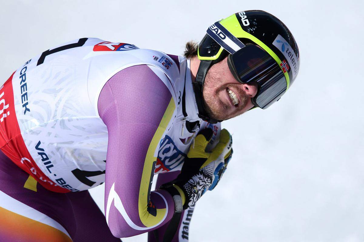 Saisondominator Kjetil Jansrud bekam bei vollem Tempo eine Torstange auf die Schulter, kam dennoch schnell ins Ziel und durfte sich ex aequo mit Matthias Mayer mit Bronze trösten - vorläufig.