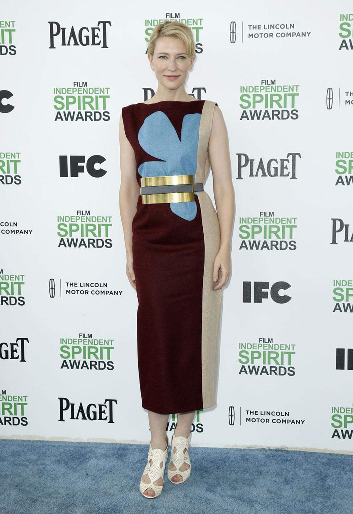 Cate Blanchett ging es da in einem Entwurf von Roksanda Ilincic puristischer an.