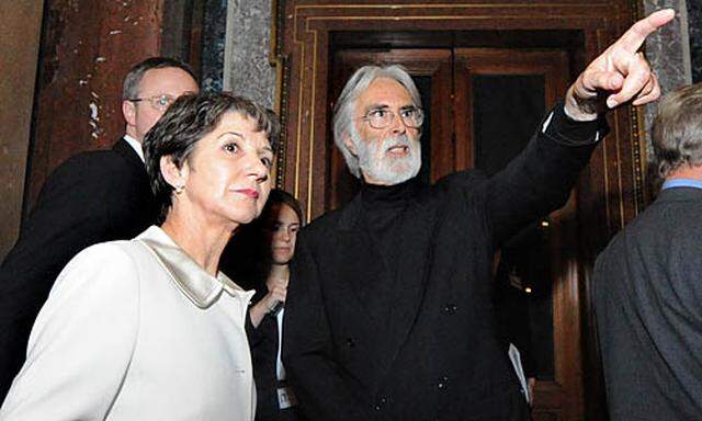 Nationalratspräsidentin Barbara Prammer und Michael Haneke vor Beginn