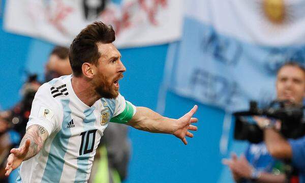 "Lionel Messi hat seine Weltmeisterschaft begonnen. Torschütze und Ausgangspunkt der meisten Aktionen der Argentinier, hat Lionel Messi eine bessere Leistung als in den beiden Spielen vorher gezeigt. Am Samstag fordert er im Achtelfinale Frankreich heraus." Auch das französische Fußball-Magazin France Football hob Messi in ihrem Bericht über das Spiel lobend hervor.