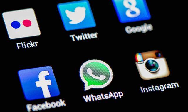 Themenbild Soziale Netzwerke Kommunikation Apps Soziale Dienste auf einem Handy Symbolbild Them