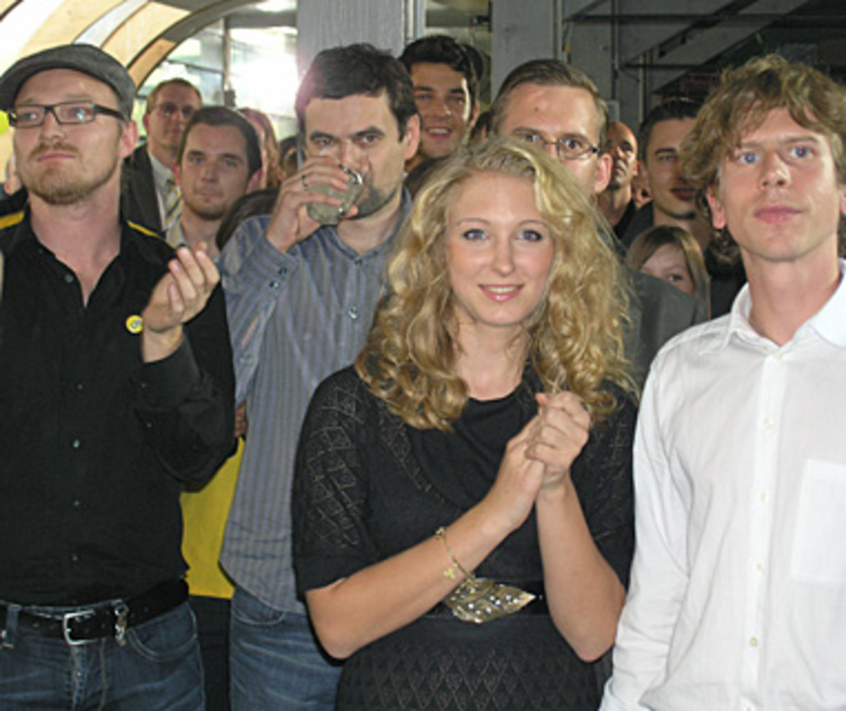 Für die Kameras brauste lauter Applaus auf - auch wenn niemandem zum Jubeln zu Mute war.