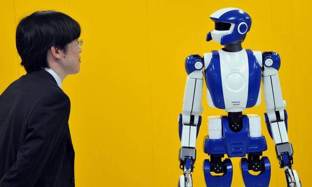 In Japan im Einsatz: Kawada HRP-4. Ein humanoider Roboter wie aus dem Hollywood-Studio.