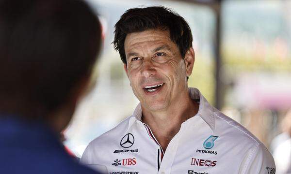 Toto Wolff bleibt für weitere drei Jahre Teamchef des deutschen Formel-1-Rennstalls Mercedes.