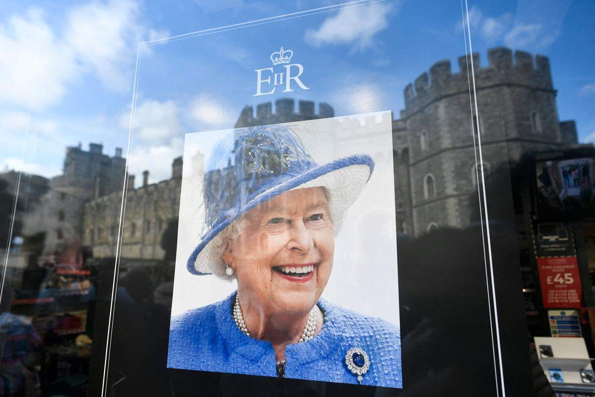 Großbritannien verabschiedet sich von seiner Königin. Mit dem Staatsbegräbnis am Montag erreichen die offiziellen Trauerfeierlichkeiten ihren Höhepunkt.
