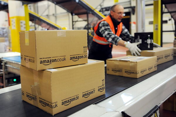 Branche: Handel  Skandale hin oder her, der Online-Versandhändler steht bei den Analysten hoch im Kurs: Er biete weltweit die größte Bandbreite an Produkte an, heißt es in der Begründung. Die Umsätze steigen weltweit. >>>Aktienkurs von Amazon