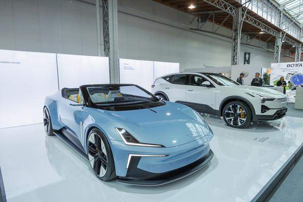 Polestar präsentierte seine leistungsstarken Elektroautos, die Leistung und Spitzentechnologie vereinen.