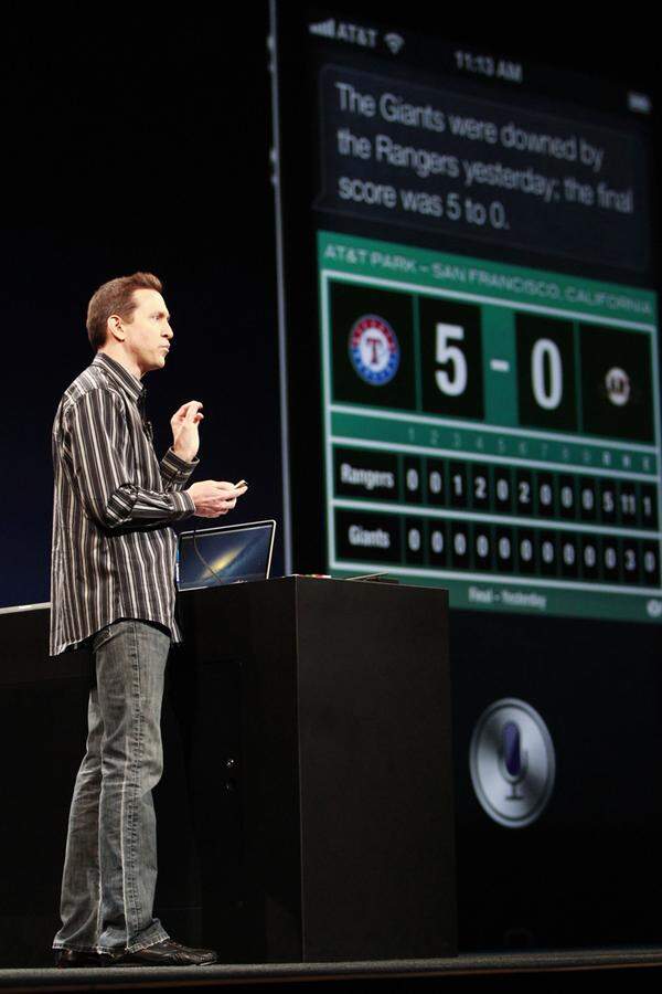Scott Forstall hatte schließlich die Ehre mit iOS 6 das nächste Betriebssystem für iPad und iPhone vorzustellen. Eine der größten Neuerungen ist ein intelligenterer Sprach-Assistent Siri, der auch am iPad verfügbar sein wird.