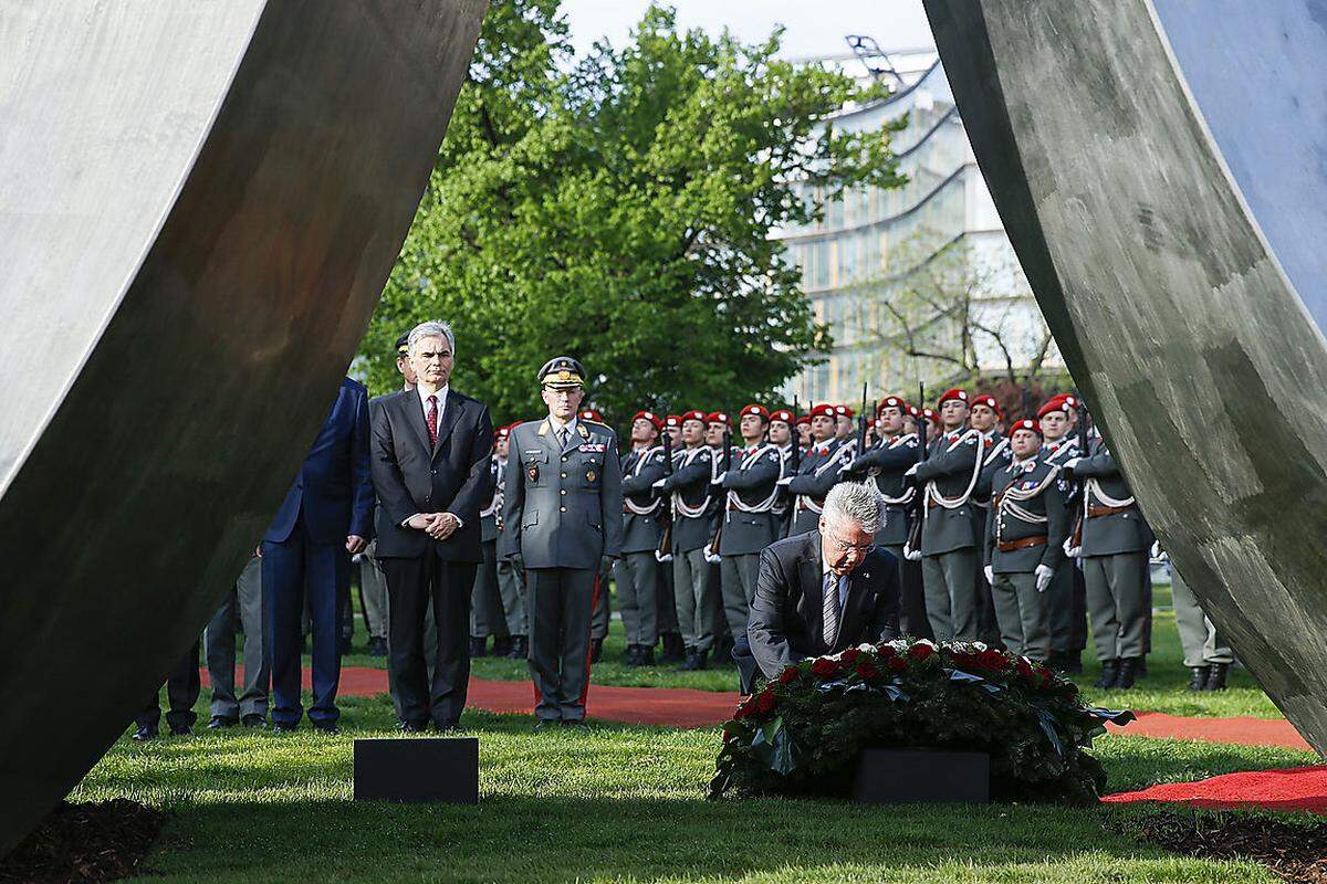 Das offizielle Österreich hat am 27. April den 70. Jahrestag der Gründung der Zweiten Republik gefeiert. Die an der provisorischen Staatsregierung beteiligten Parteien hatten am 27. April 1945 die Unabhängigkeitserklärung unterzeichnet, die Republik war als "wiederhergestellt" erklärt worden.