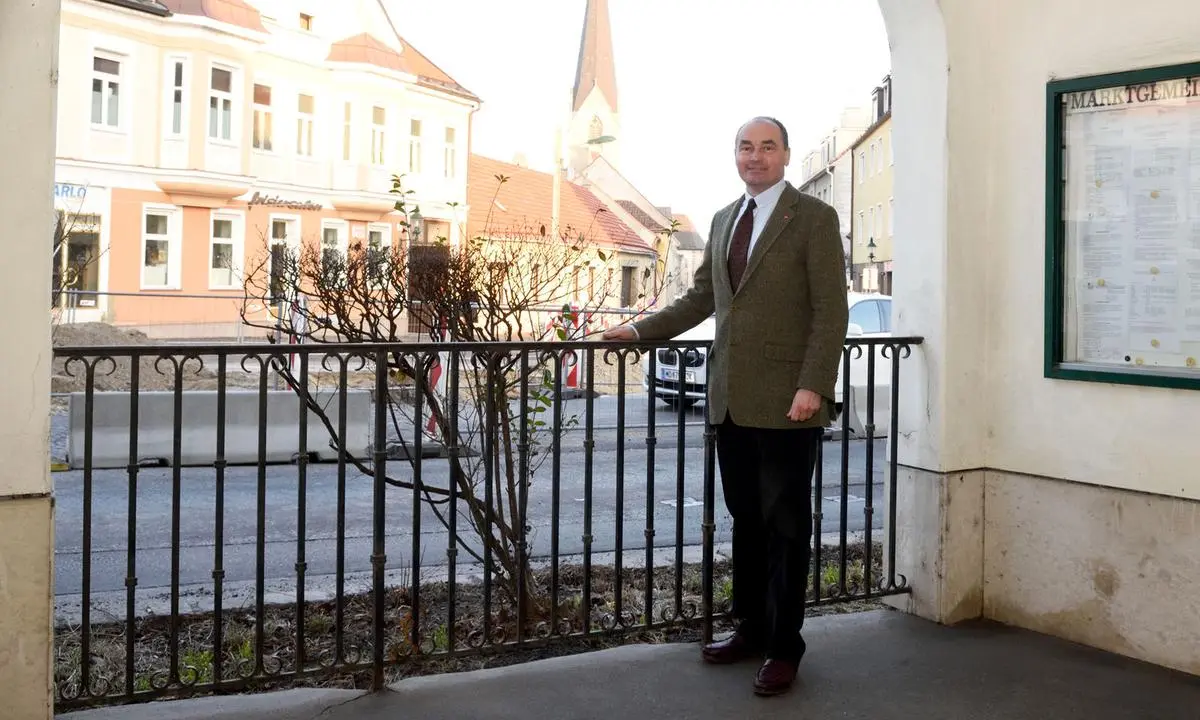 In Brunn am Gebirge (Bild SPÖ-Bürgermeister Andreas Linhart) wird gebaut, so viel geht – die Grenze setze der Verkehr.