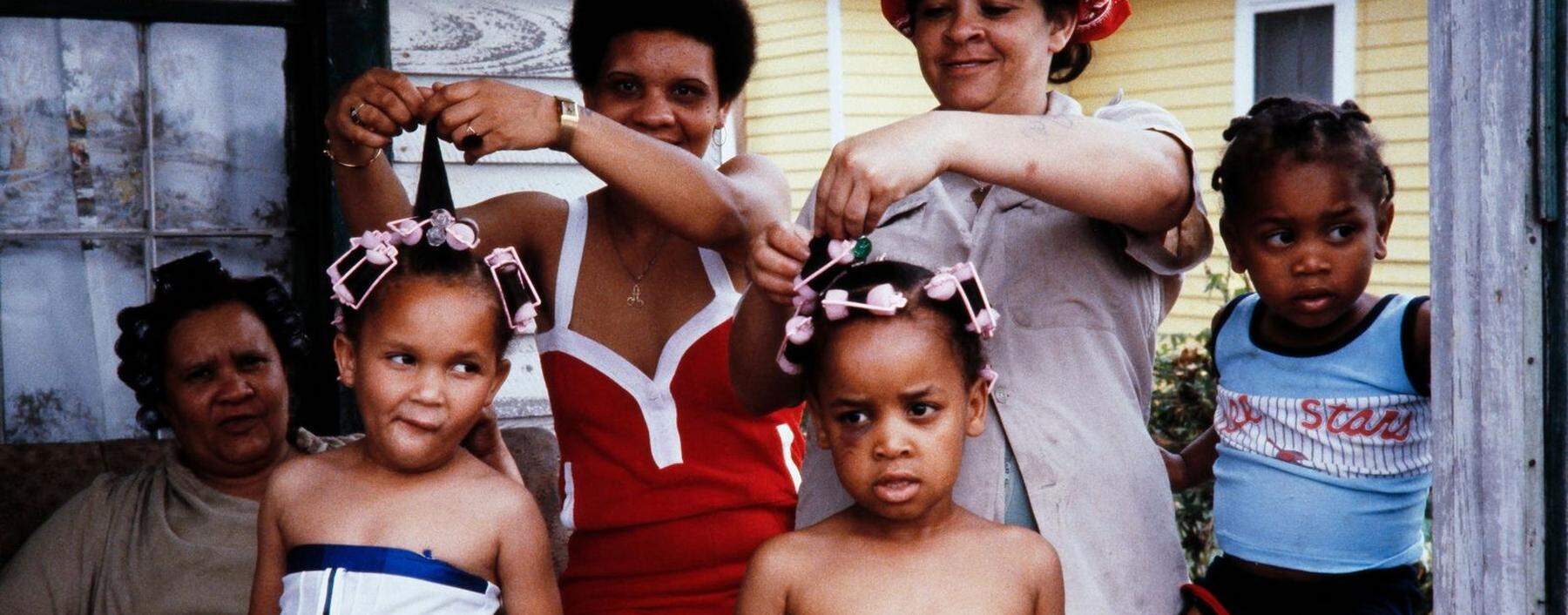 Wie geht man über bloße Opfer-Narrative hinaus, erkennt, wie Menschen der Vergangenheit sich selbst sahen? Dieses Foto aus Louisiana stammt von 1979. Vor den 1960ern sind die Quellen sehr rar.