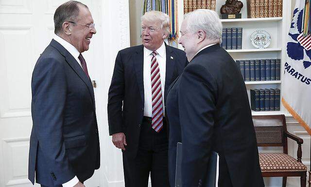 Lawrow, Trump und Russlands Botschafter im Oval Office.