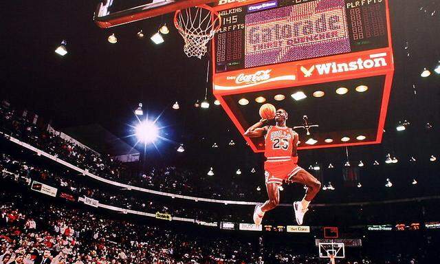 Slam-Dunk 1998, Michael Jordan hob in Chicago von der Freiwurflinie ab. 