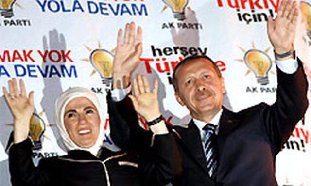 Recep Tayyip Erdogan mit seiner Frau
