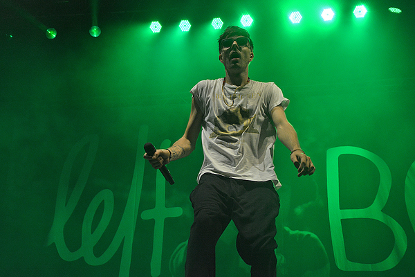 Locker-flockiger Westküsten-Rap mit Dubstep und Elektronik-Einsprengseln. Noch amerikanischer waren die Weihnachts (!)-Samples ("All I want for Christmas is you", "Wonderful Christmas Time").Leftboy äußerte seine Freude, in seiner Heimatstadt "Vienna" zu spielen, aber nur auf Englisch.