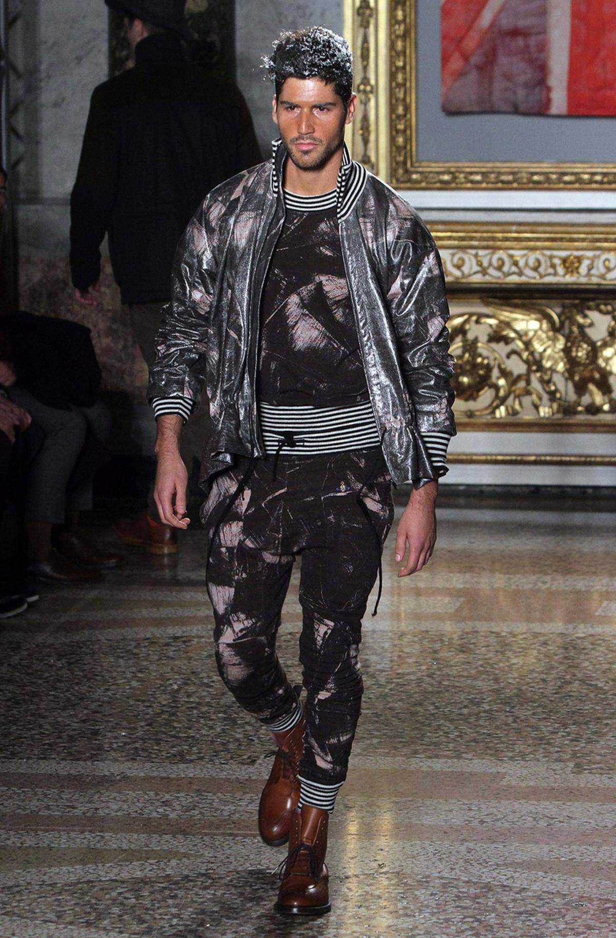 Platz im Schrittbereich schaffte Vivienne Westwood mit diesem Meggings-Schnitt.