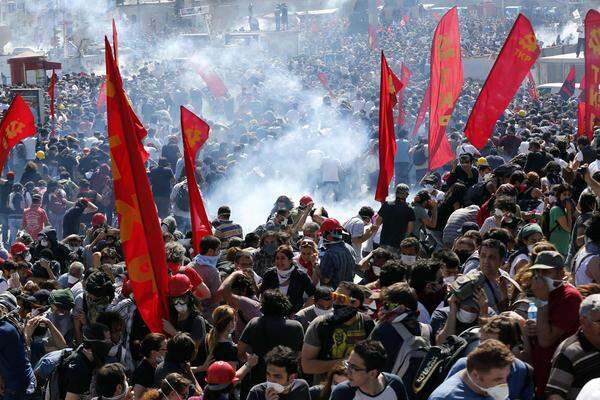Das Epizentrum des Aufstands ist weiter der zentrale Taksim-Platz in Istanbul. Seit Tagen wird er von Demonstranten belagert. "Regierung tritt zurück", skandiert die Menge.