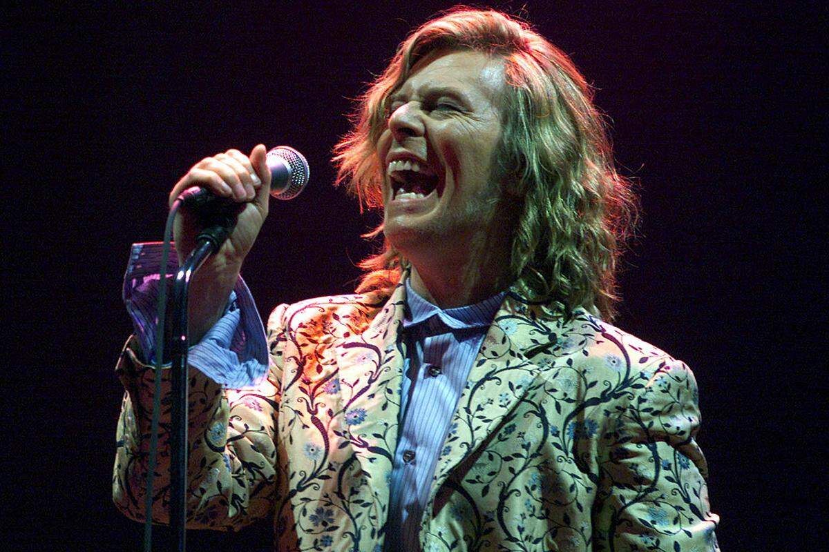 Bowie trat zwar nicht mehr live auf, gab keine Interviews, war aber weiterhin musikalisch aktiv - bis zu "Blackstar", das nun sein Vermächtnis sein dürfte.