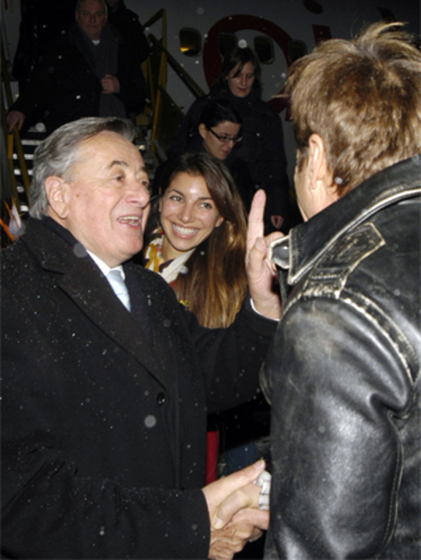 Einige Angehörige der Wiener Society werden Holenders spitze Zunge vermutlich nicht vermissen, beispielsweise Baumeister a.D. Richard Lugner (siehe Bild).