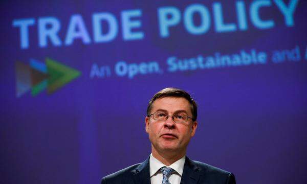 Handelskommissar Dombrovskis lobbyiert hinter den Kulissen für die Lockerung von neuen Müll- und Waldschutzvorschriften der EU.