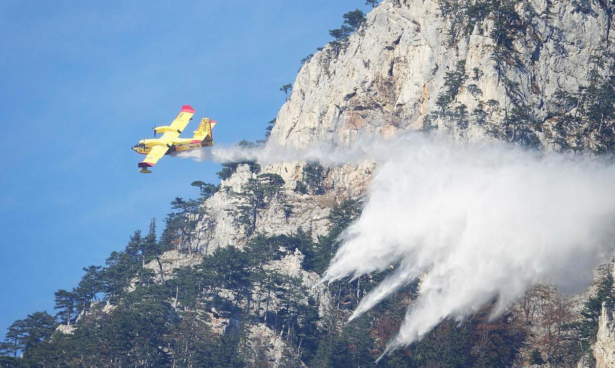 Eine Canadair-Maschine des Typs CL-415 aus Italien.