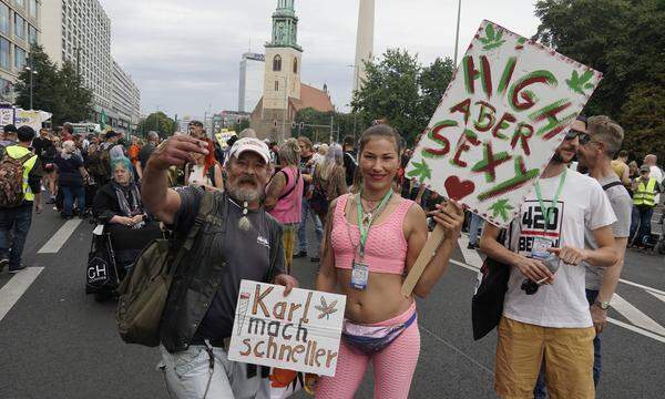 Hanfparade in Berlin: Die Teilnehmer fordern eine rasche Legaliserung von Cannabis.