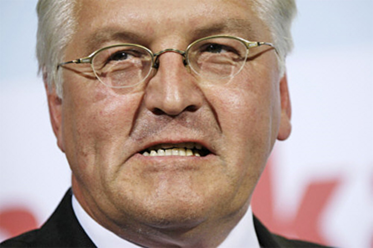 Als zehnter SPD-Kanzlerkandidat seit 1949 sollte der Außenminister seiner Partei aus schwieriger Lage zur Rückkehr in die Regierungszentrale verhelfen. Daraus wurde nichts. Im Gegenteil. Steinmeier musste seine Niederlage eingestehen und will nun Oppositionsführer werden.