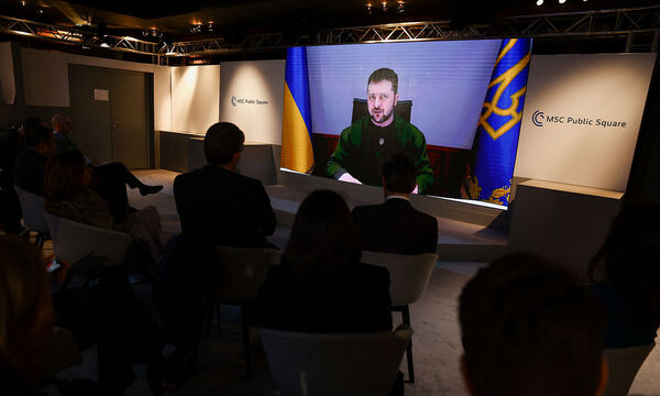 Wolodymyr Selenskij ist per Video zur Münchener Sicherheitskonferenz zugschaltet.