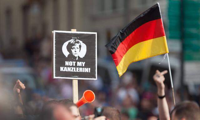 Im ostdeutschen Annaberg musste Bundeskanzlerin Angela Merkel gegen einen wütenden Mob anreden.