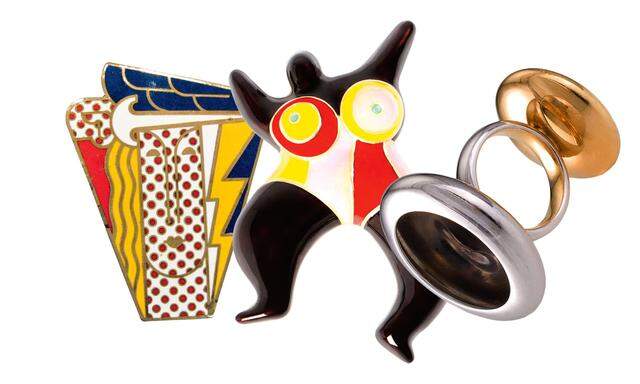 V.l.n.r.: Roy Lichtenstein: Brosche „Modern Head“, 1968. Niki de Saint Phalle: ­Brosche „Brown Nana“, 1973. Anish Kapoor: „Two-sided Ring“ in Gelb- und ­Roségold, 2005.