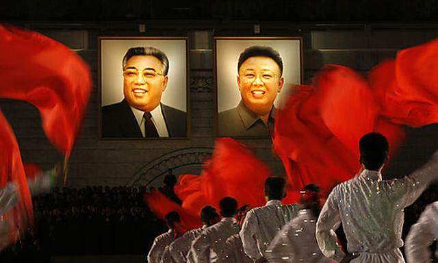 Nordkoreas alte Führer Kim Il Sung und Kim Jong Il