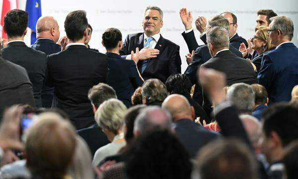 Bei seiner Rede in Wels stimmte Kanzler Karl Nehammer die ÖVP auf ein „Entscheidungsjahr“ ein 