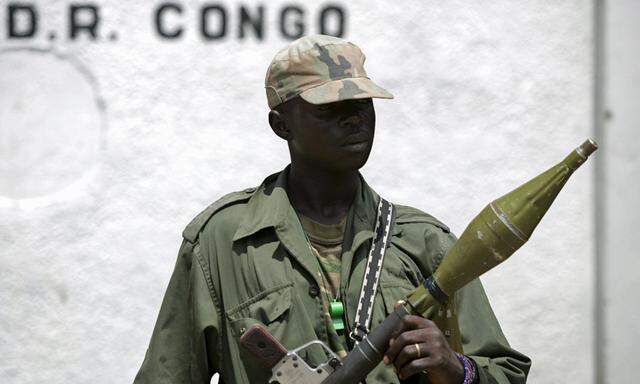 fliegt Menschen umkaempftem Kongo