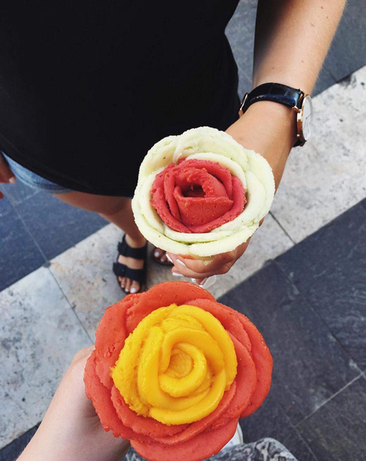 Fast zu schön um sie zu essen sind die Rosen aus Eis, die sich in Paris, Australien und New York großer Beliebtheit erfreuen.